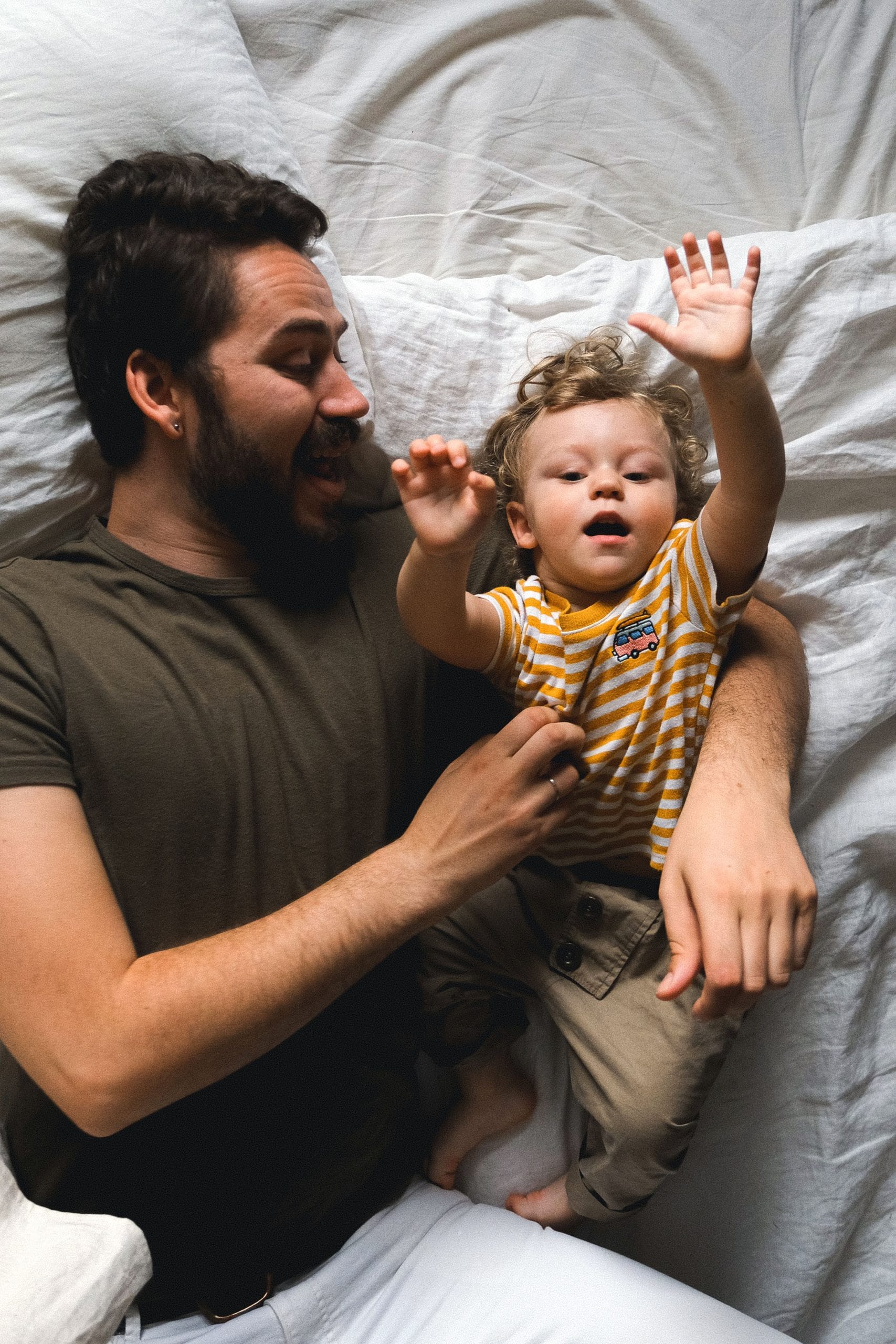 igra sa bebom tata pexels-shvetsa-4586653