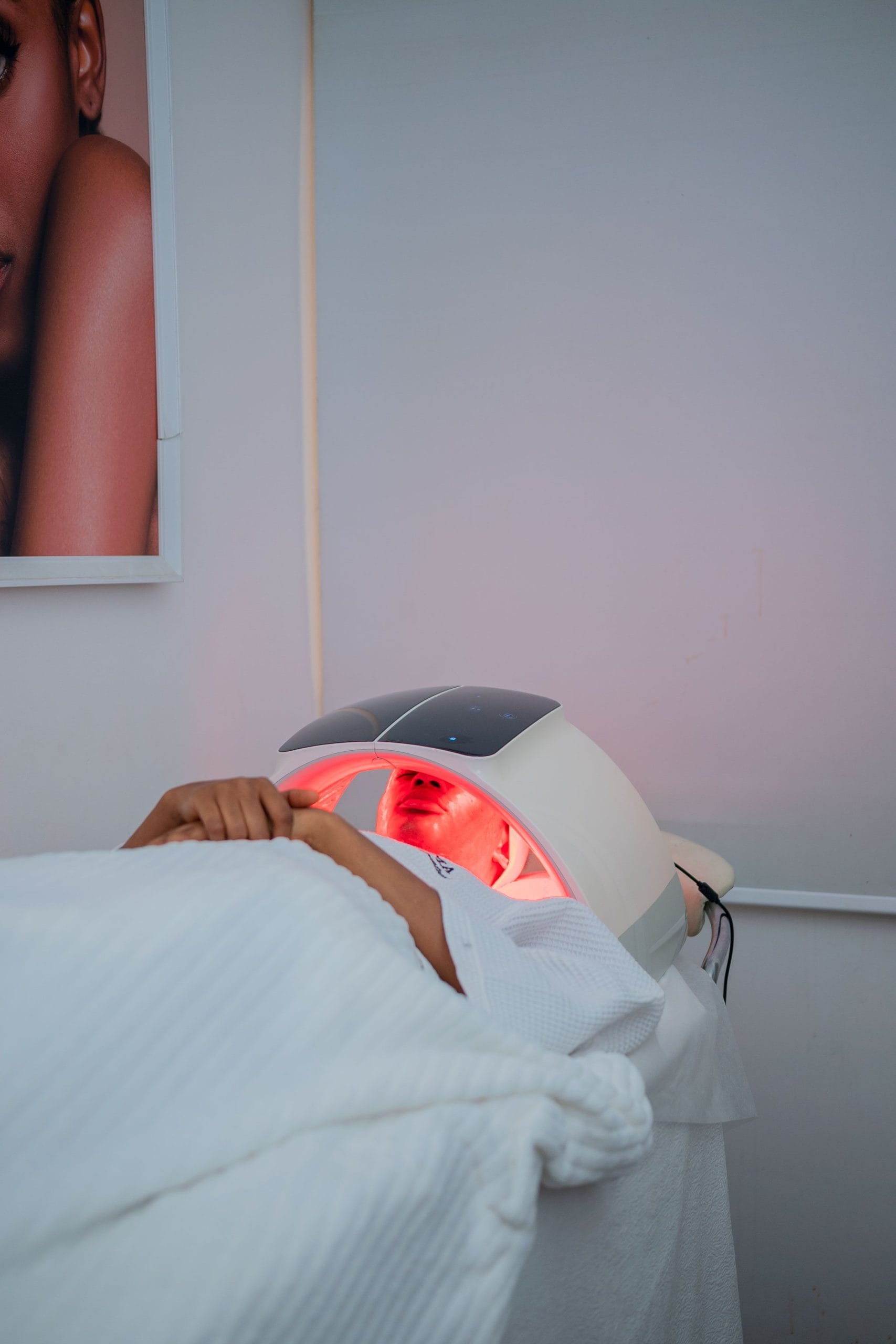 red light therapy za dojilje pexels-taiyesalawu-36453194