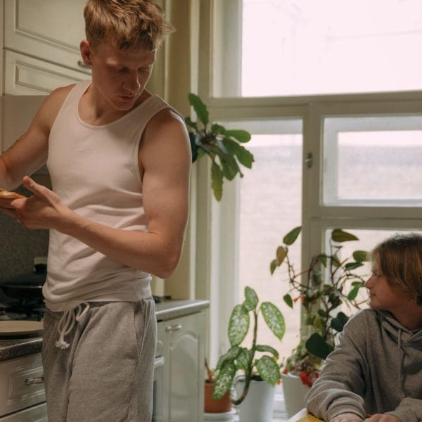 kako razgovarati sa tinejdžerom pexels-cottonbro-7254216