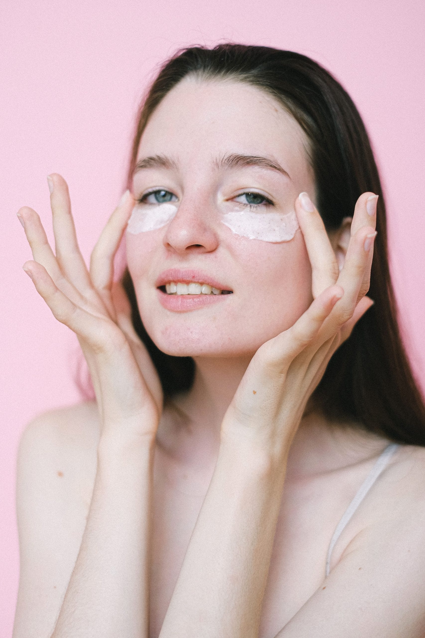kreme za okoloočnu regiju pexels-shvetsa-5069535